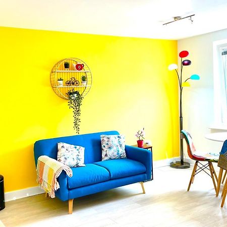 韦克菲尔德Modern Townhouse, Sleeps 4 With Parking公寓 外观 照片