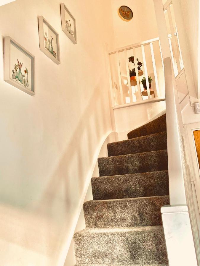 韦克菲尔德Modern Townhouse, Sleeps 4 With Parking公寓 外观 照片